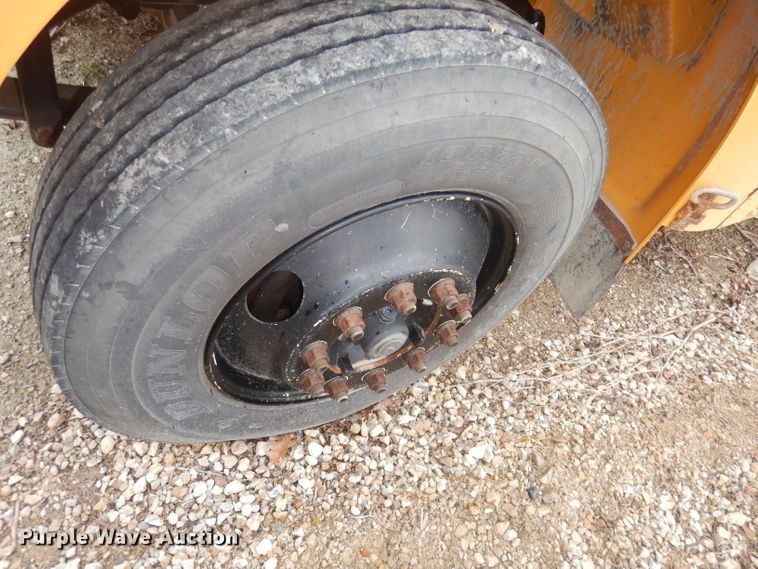 image for item DJ2970 2004 International 3800  school bus