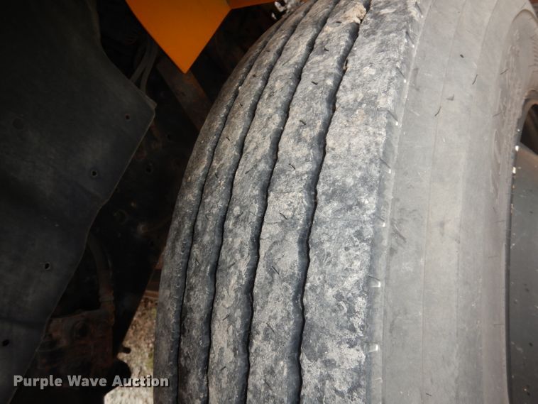 image for item DJ2970 2004 International 3800  school bus