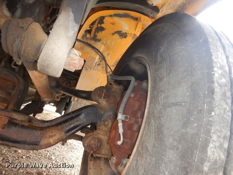 image for item DJ2970 2004 International 3800  school bus