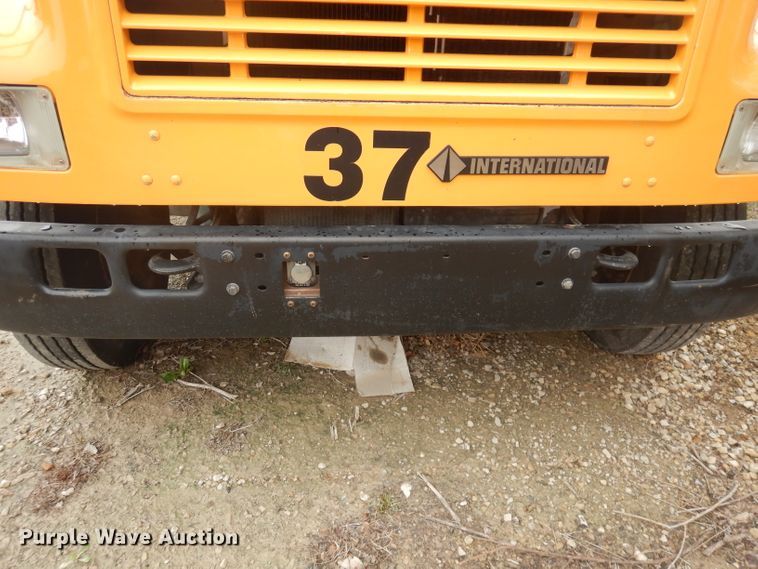 image for item DJ2970 2004 International 3800  school bus