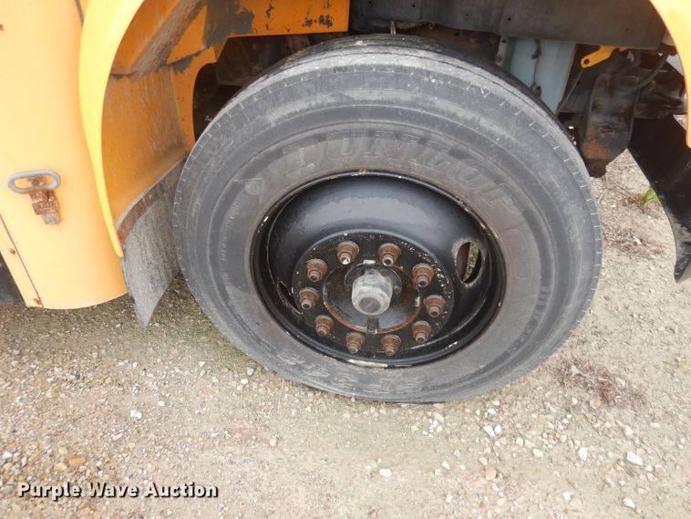 image for item DJ2970 2004 International 3800  school bus