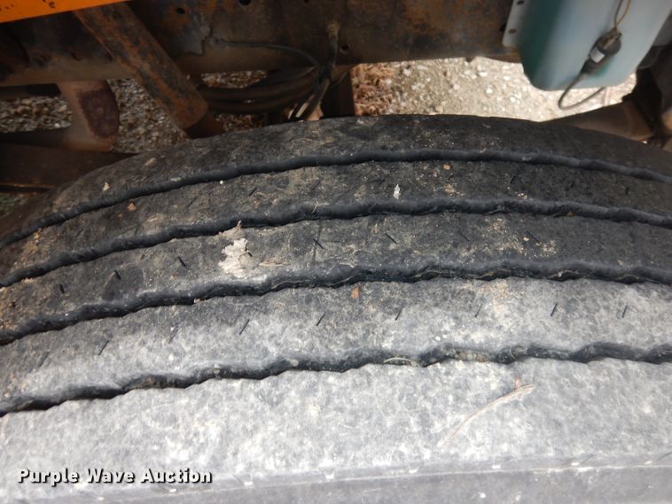 image for item DJ2970 2004 International 3800  school bus