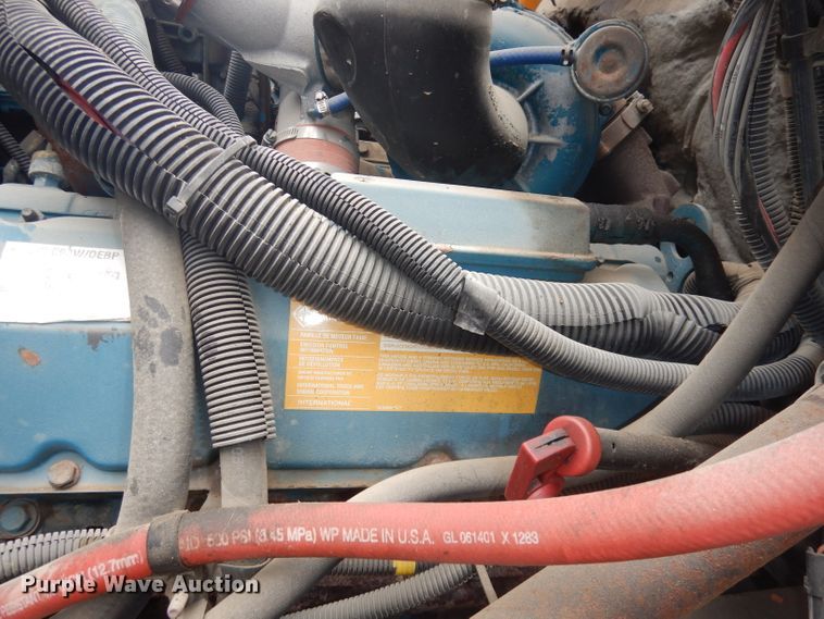 image for item DJ2970 2004 International 3800  school bus