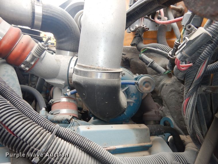 image for item DJ2970 2004 International 3800  school bus