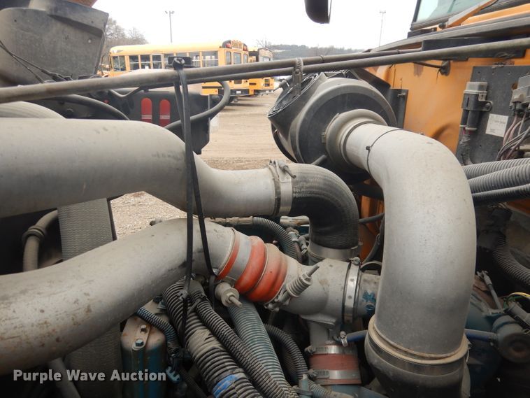 image for item DJ2970 2004 International 3800  school bus