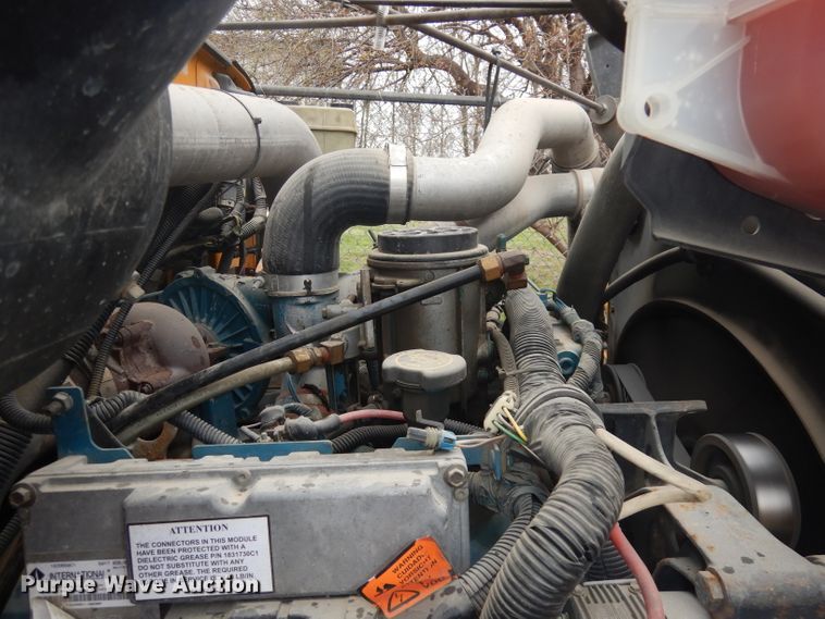 image for item DJ2970 2004 International 3800  school bus