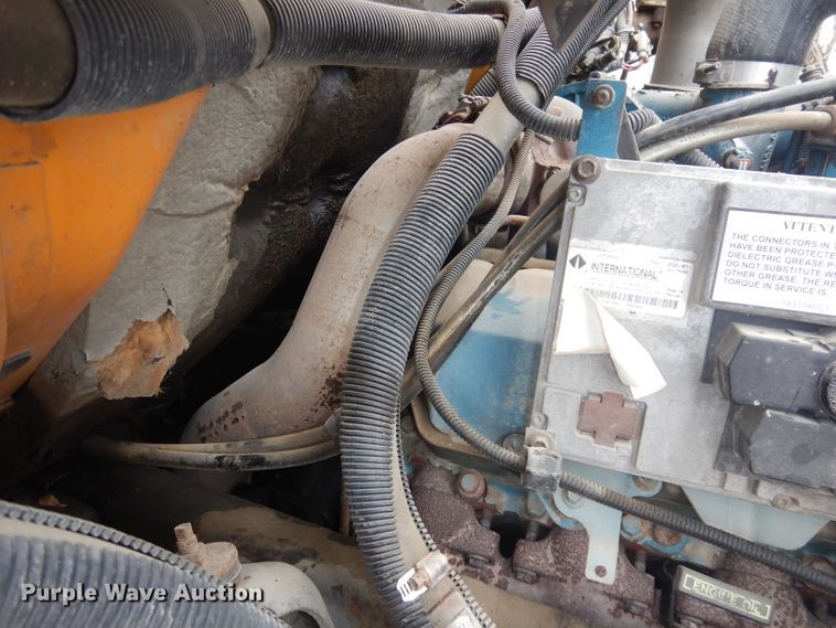 image for item DJ2970 2004 International 3800  school bus