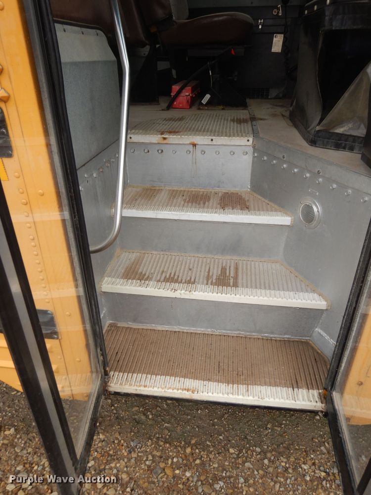 image for item DJ2970 2004 International 3800  school bus