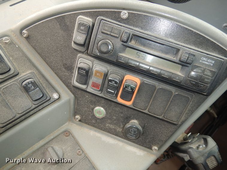 image for item DJ2970 2004 International 3800  school bus