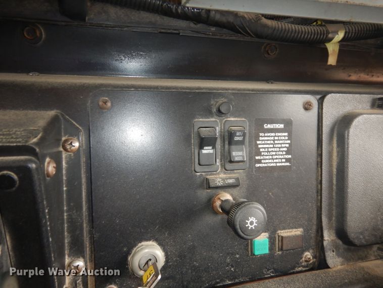 image for item DJ2970 2004 International 3800  school bus