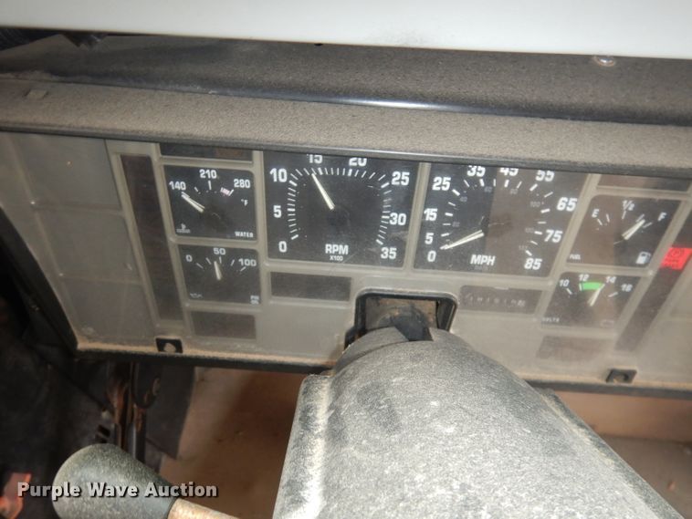 image for item DJ2970 2004 International 3800  school bus