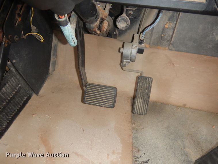 image for item DJ2970 2004 International 3800  school bus