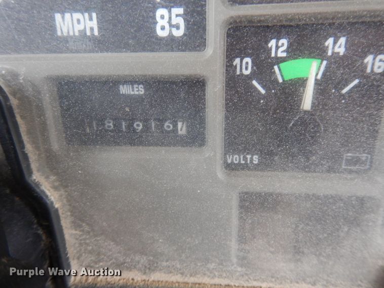 image for item DJ2970 2004 International 3800  school bus