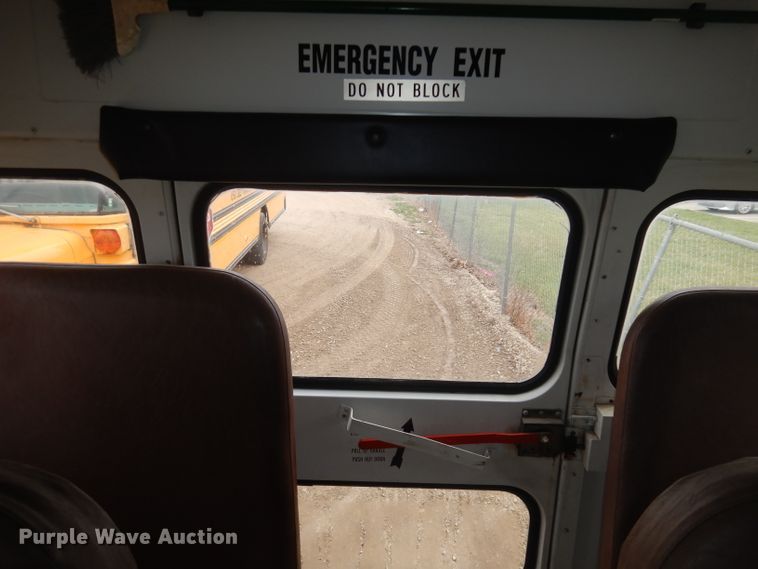 image for item DJ2970 2004 International 3800  school bus