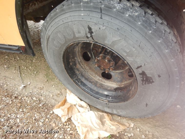 image for item DJ2970 2004 International 3800  school bus