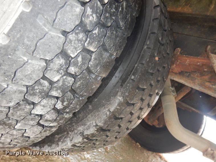 image for item DJ2970 2004 International 3800  school bus