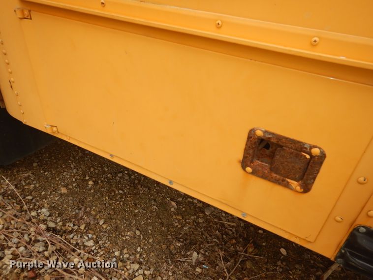 image for item DJ2970 2004 International 3800  school bus