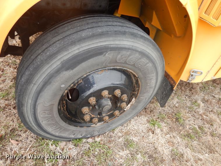 image for item DJ2971 2003 International 3800  school bus