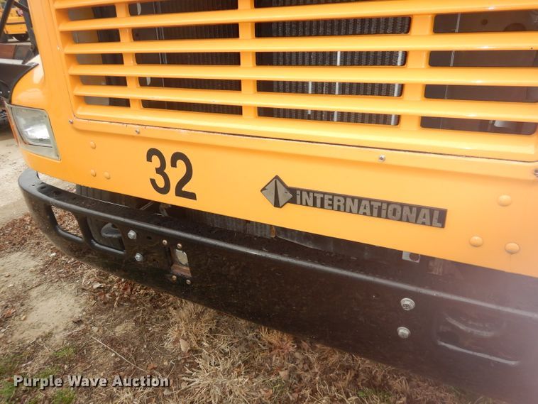 image for item DJ2971 2003 International 3800  school bus