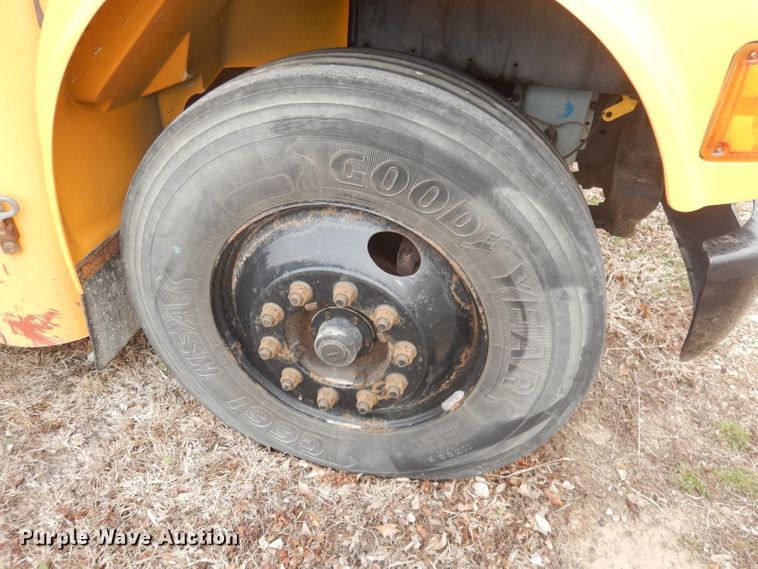 image for item DJ2971 2003 International 3800  school bus