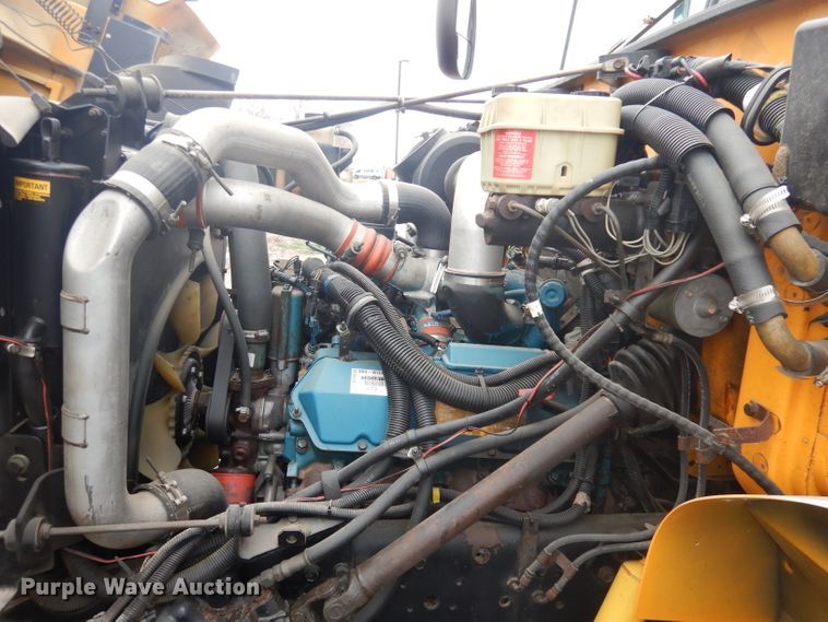 image for item DJ2971 2003 International 3800  school bus