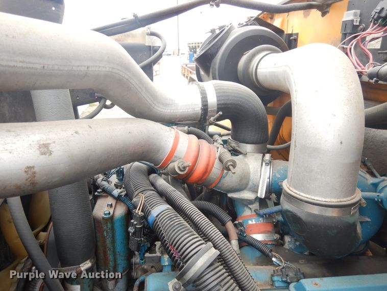 image for item DJ2971 2003 International 3800  school bus