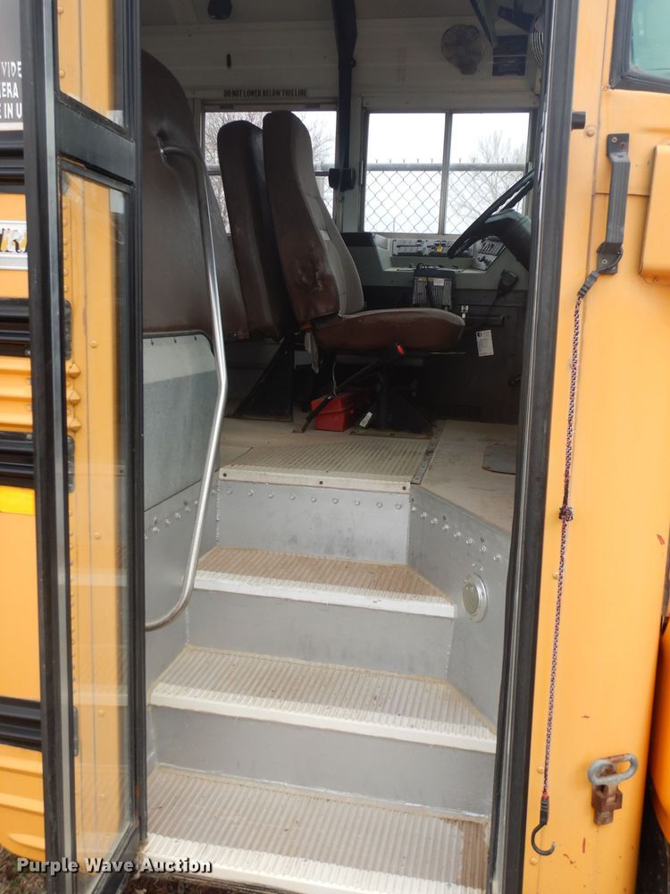 image for item DJ2971 2003 International 3800  school bus