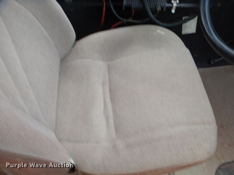 image for item DJ2971 2003 International 3800  school bus