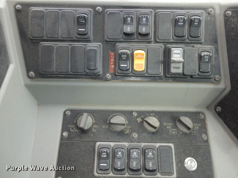 image for item DJ2971 2003 International 3800  school bus