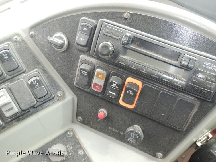 image for item DJ2971 2003 International 3800  school bus