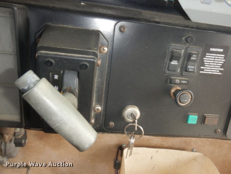 image for item DJ2971 2003 International 3800  school bus