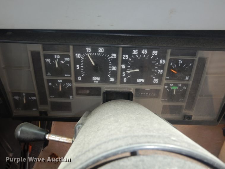 image for item DJ2971 2003 International 3800  school bus