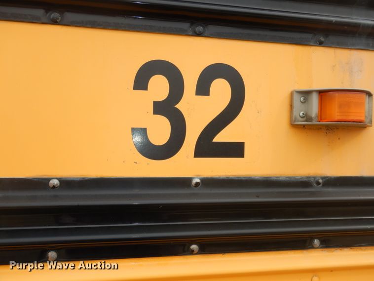 image for item DJ2971 2003 International 3800  school bus