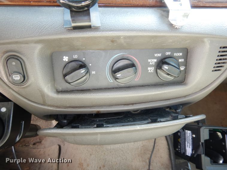 image for item DJ2982 2006 Ford Crown Victoria