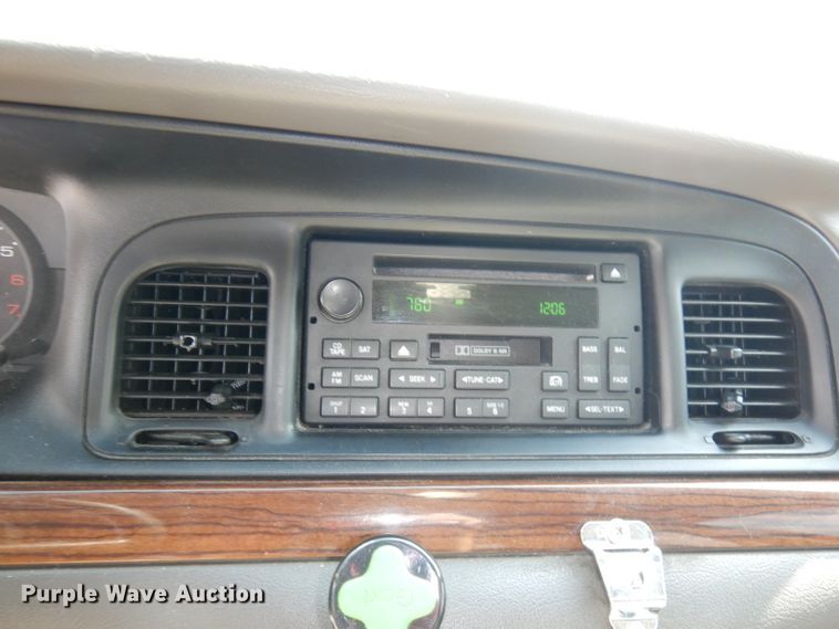 image for item DJ2982 2006 Ford Crown Victoria