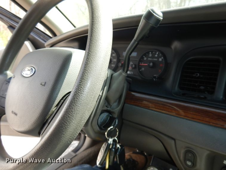image for item DJ2982 2006 Ford Crown Victoria