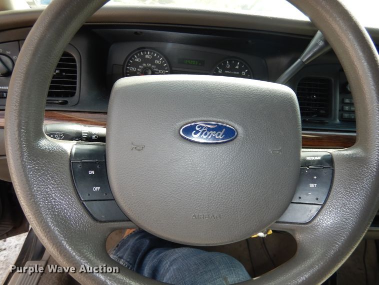 image for item DJ2982 2006 Ford Crown Victoria