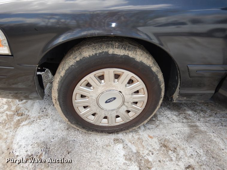 image for item DJ2982 2006 Ford Crown Victoria