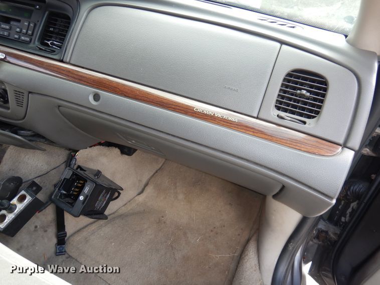 image for item DJ2982 2006 Ford Crown Victoria