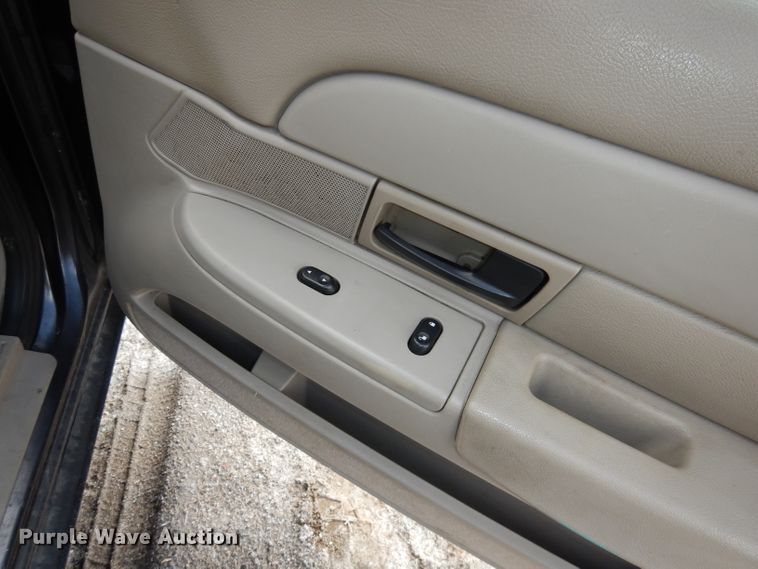 image for item DJ2982 2006 Ford Crown Victoria