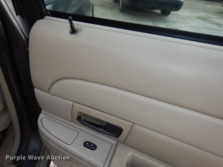 image for item DJ2982 2006 Ford Crown Victoria