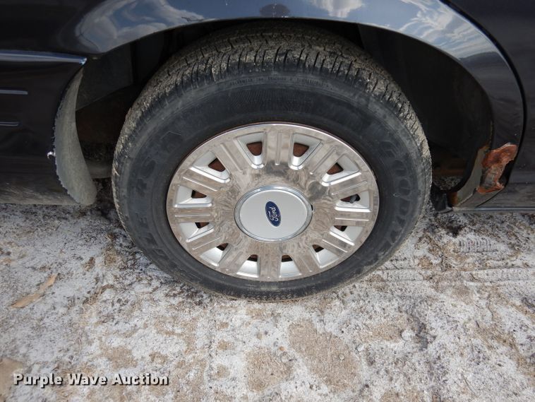 image for item DJ2982 2006 Ford Crown Victoria