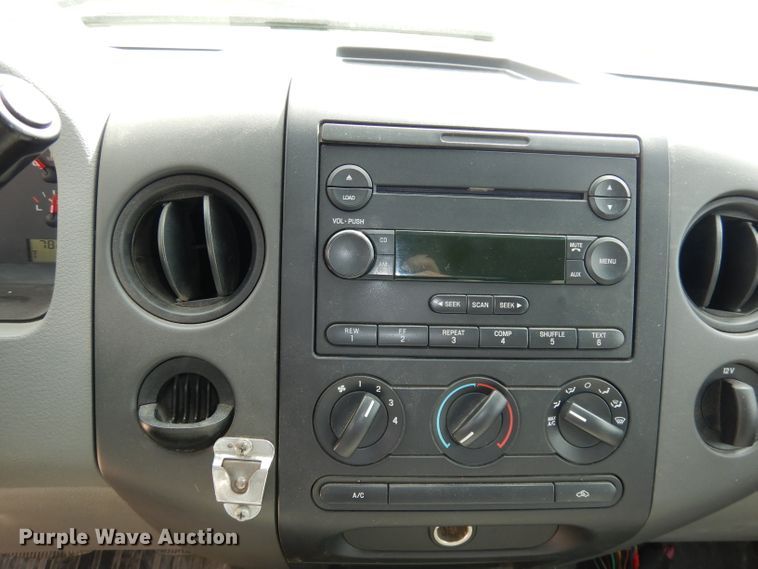 image for item DJ2983 2004 Ford F150  pickup truck