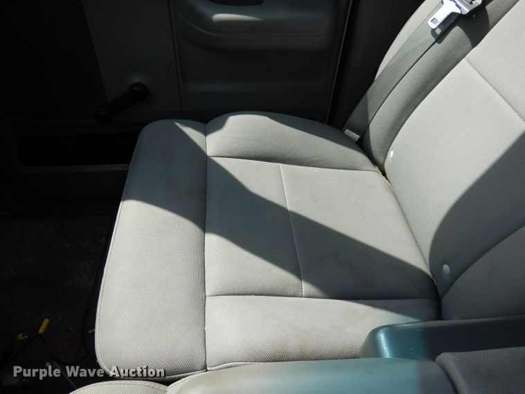 image for item DJ2983 2004 Ford F150  pickup truck