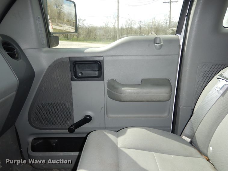 image for item DJ2983 2004 Ford F150  pickup truck