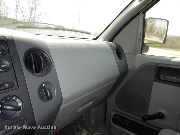 image for item DJ2983 2004 Ford F150  pickup truck