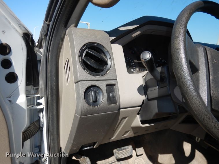 image for item DJ2985 2009 Ford F450 Super Duty XL  SuperCab flatbed truck