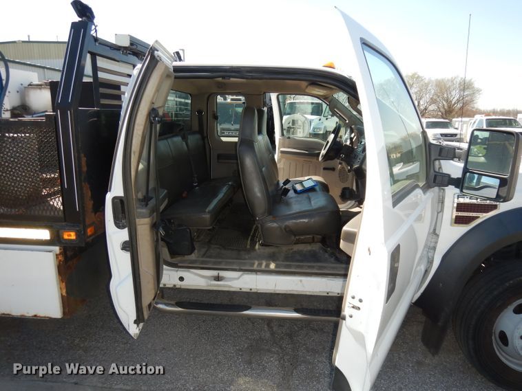 image for item DJ2985 2009 Ford F450 Super Duty XL  SuperCab flatbed truck