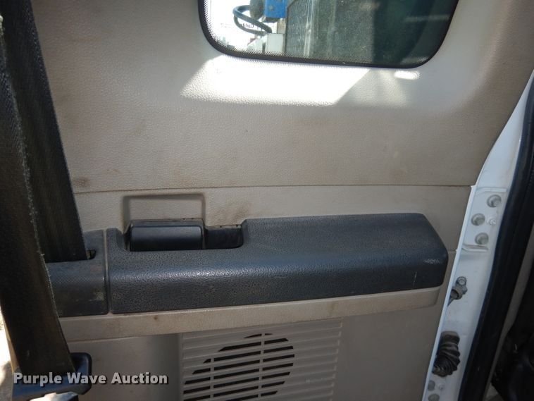 image for item DJ2985 2009 Ford F450 Super Duty XL  SuperCab flatbed truck