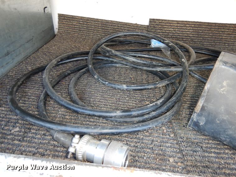 image for item DJ2985 2009 Ford F450 Super Duty XL  SuperCab flatbed truck